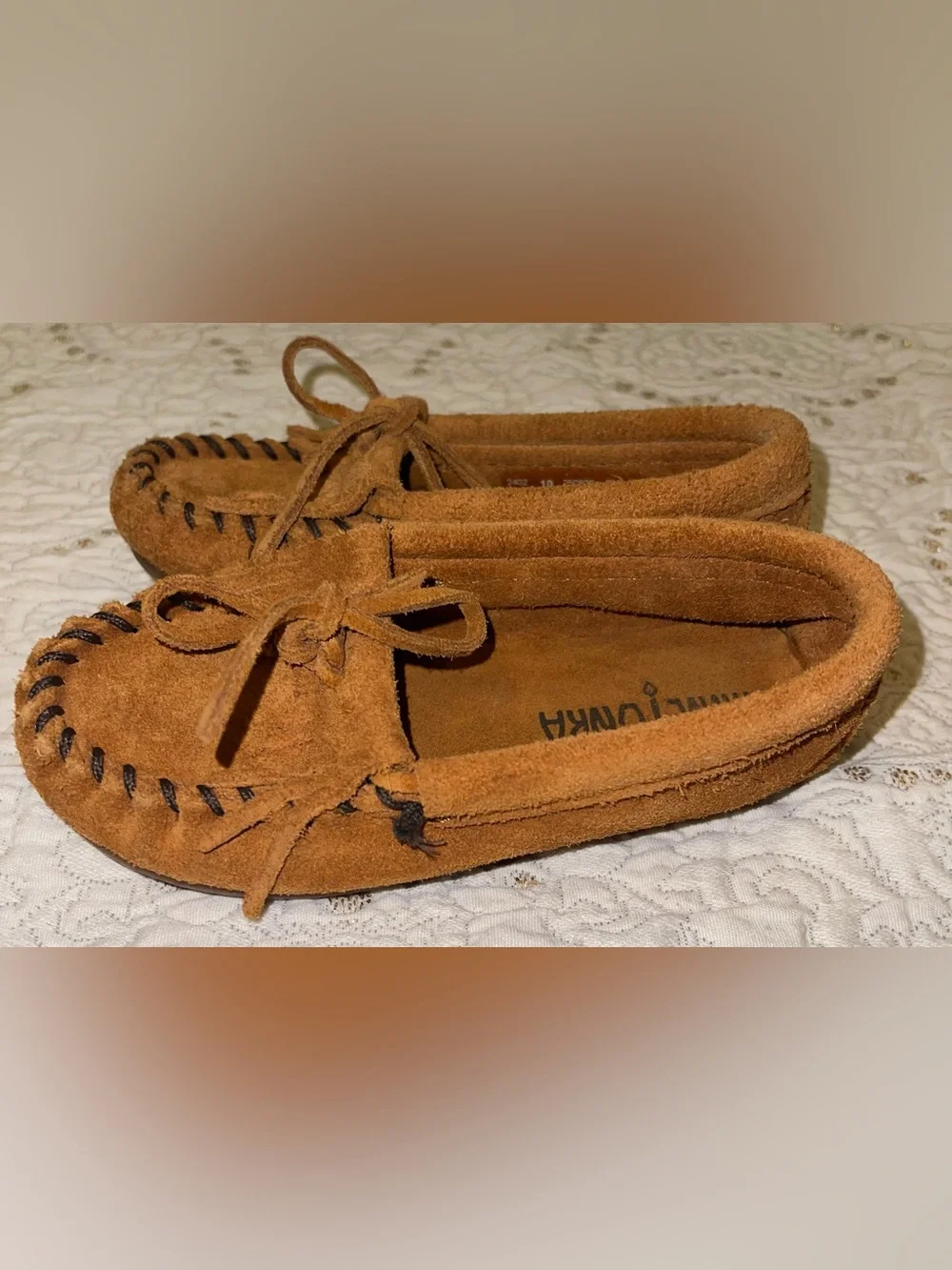 Minnetonka girls 10 moccasin slip on loafer leather